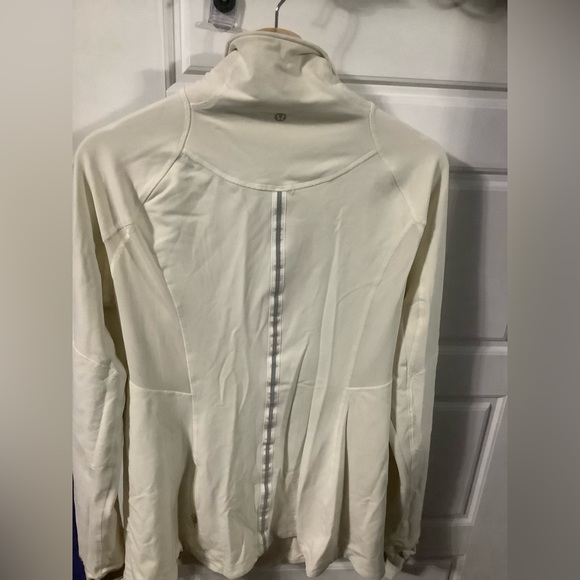 Lululemon running pullover size 12 - Picture 2 of 2